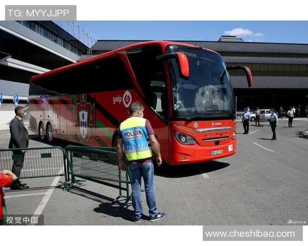 足球明星C罗推出限量版口罩引发球迷热潮与时尚潮流交融